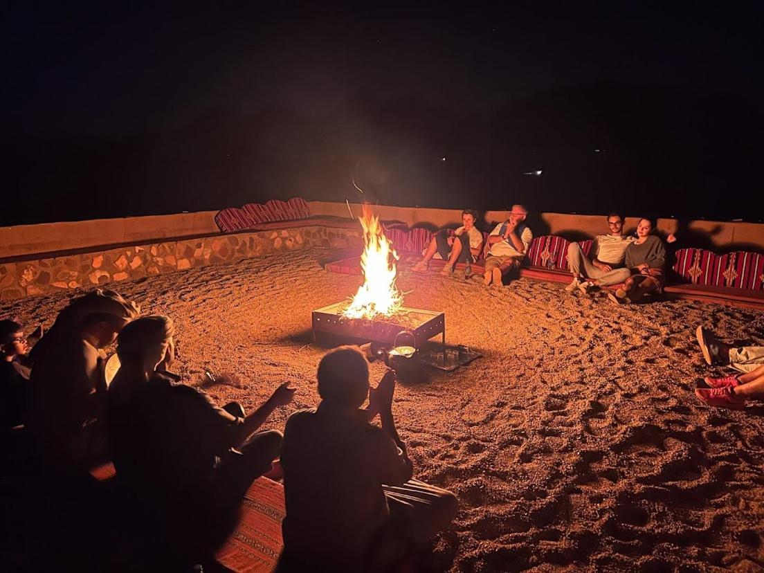 Wadi Rum Shooting Stars Camp Extérieur photo