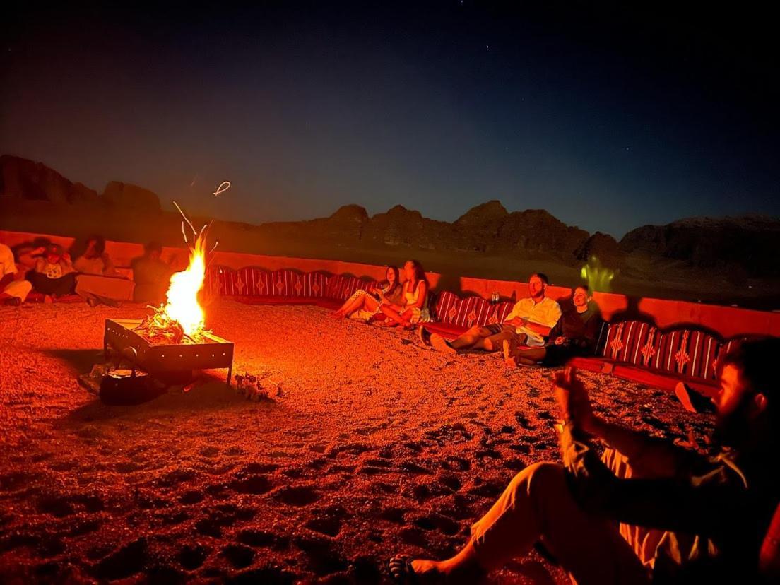 Wadi Rum Shooting Stars Camp Extérieur photo