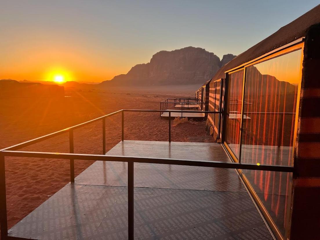 Wadi Rum Shooting Stars Camp Extérieur photo