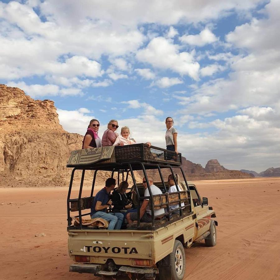 Wadi Rum Shooting Stars Camp Extérieur photo