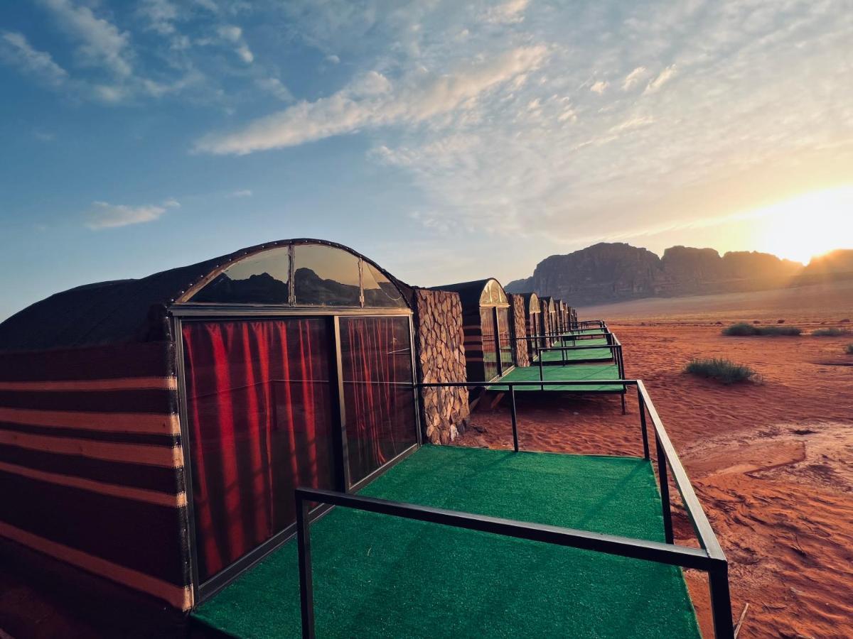Wadi Rum Shooting Stars Camp Extérieur photo